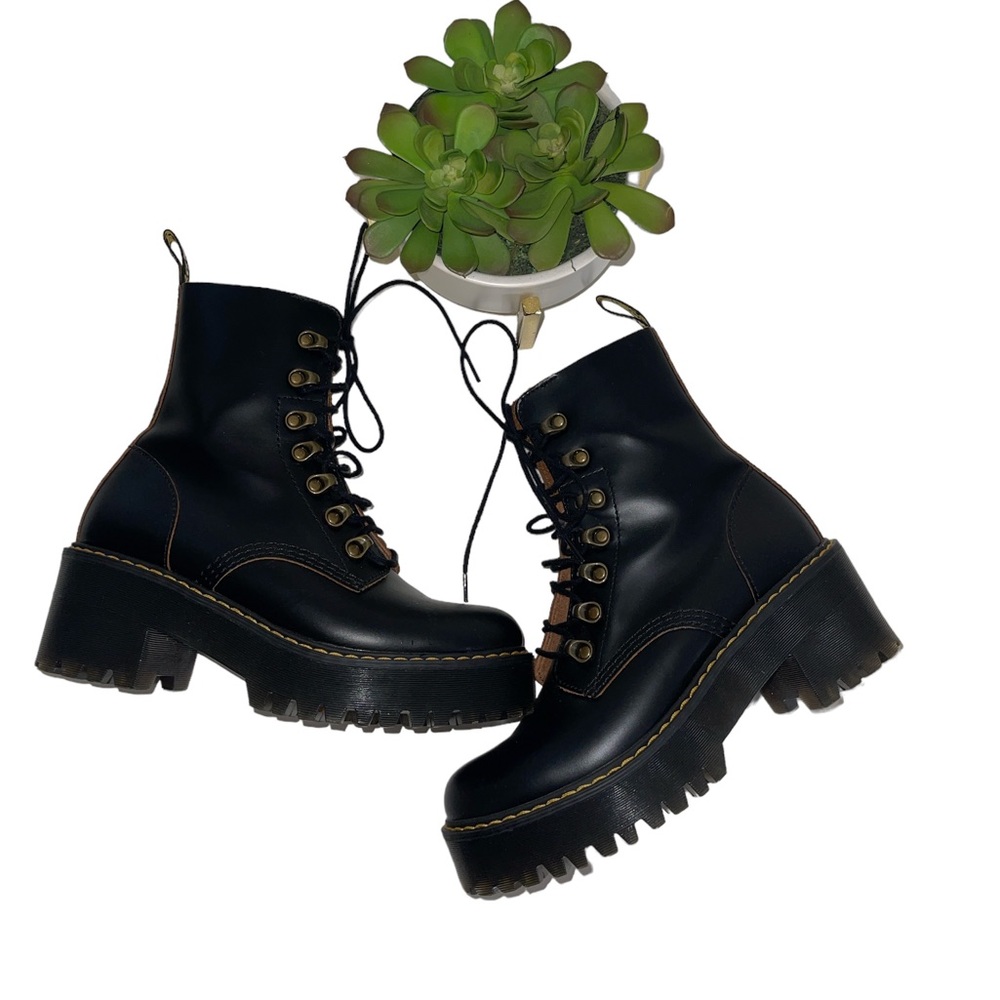 Doc Dr. Martens LEONA WOMEN'S VINTAGE SMOOTH LEATHER HEELED BOOT Sz 7